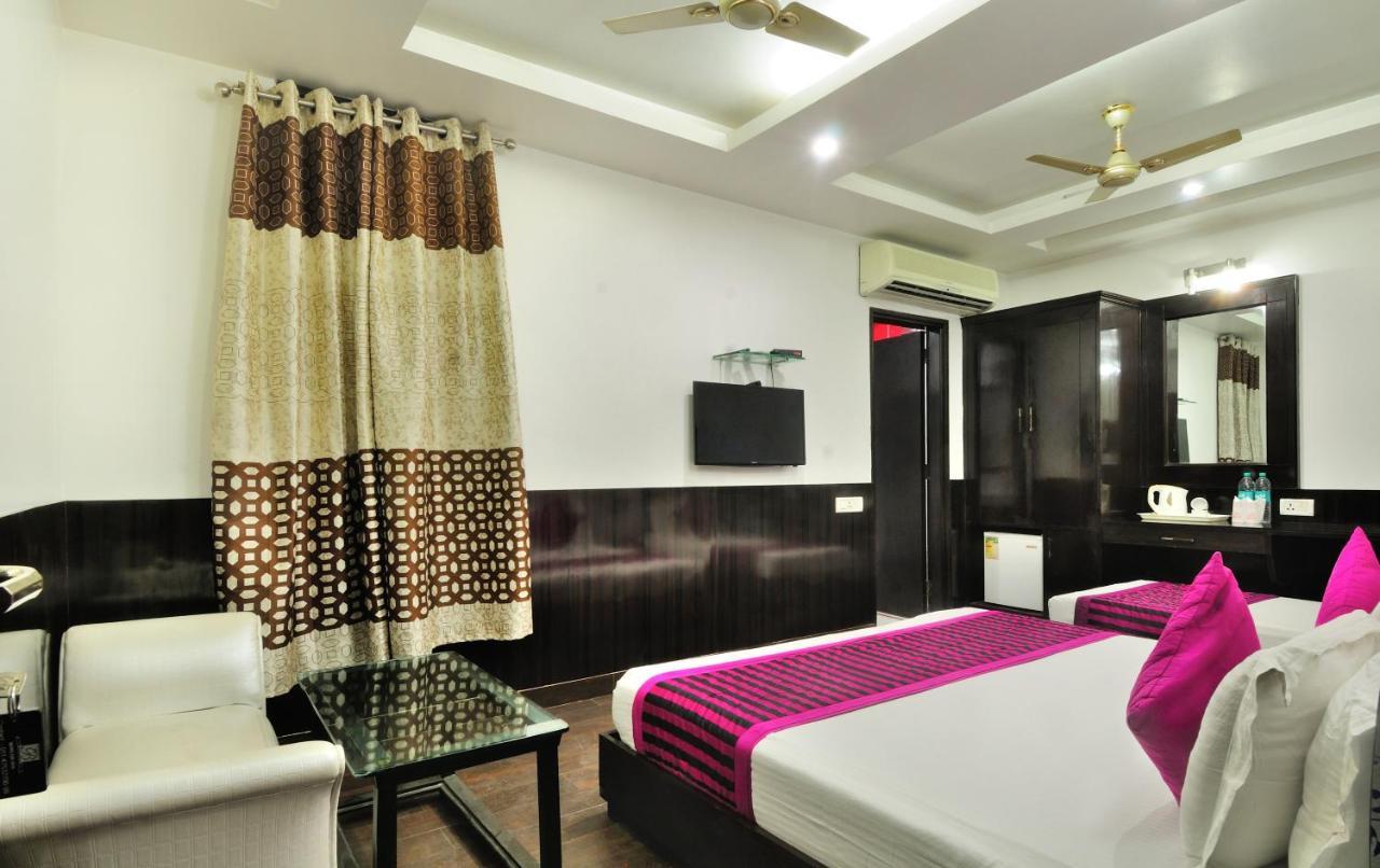 The Bonlon Inn-Near Blk Hospital Delhi  Bagian luar foto