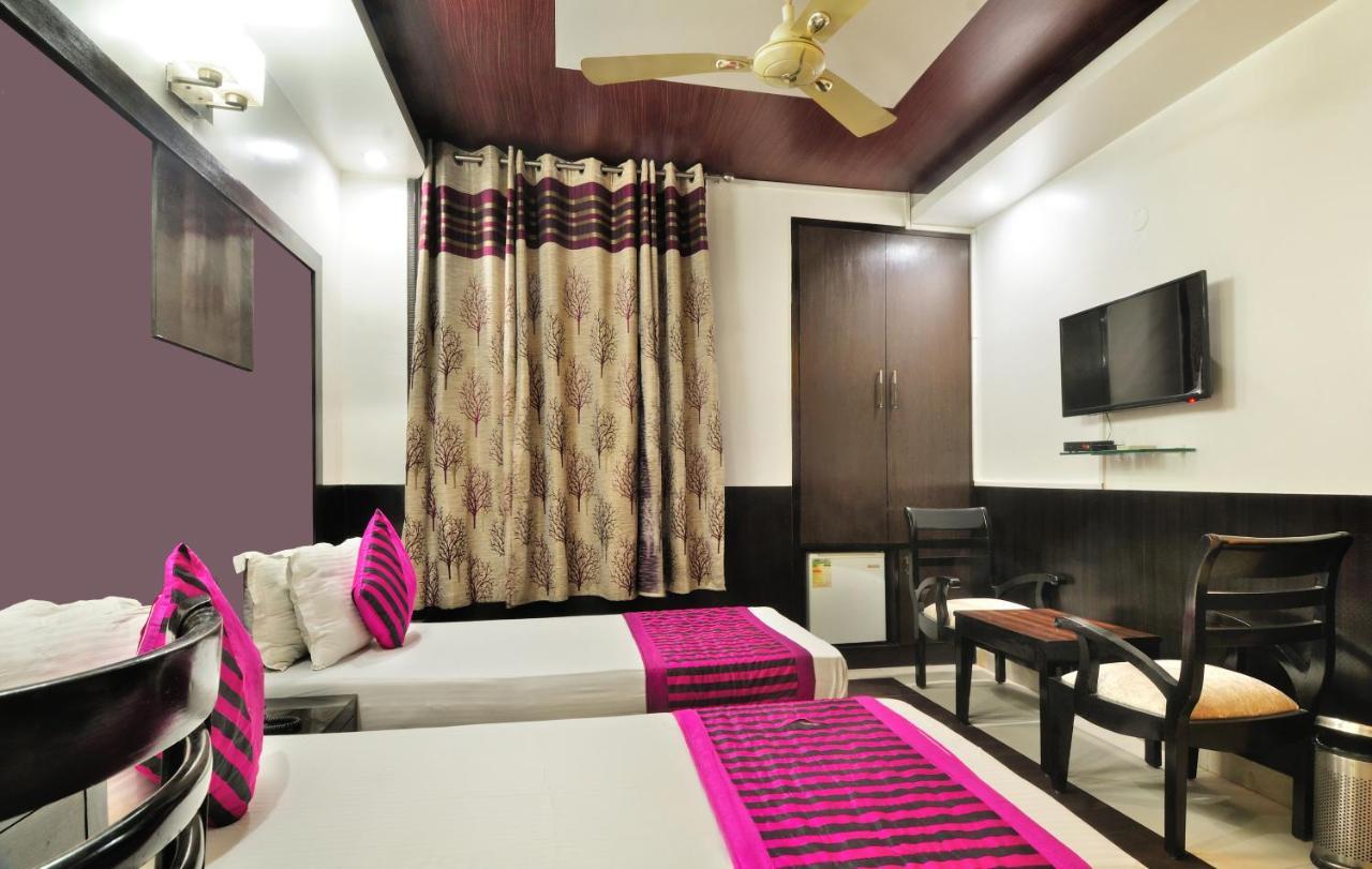 The Bonlon Inn-Near Blk Hospital Delhi  Bagian luar foto