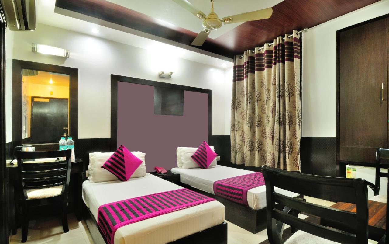 The Bonlon Inn-Near Blk Hospital Delhi  Bagian luar foto